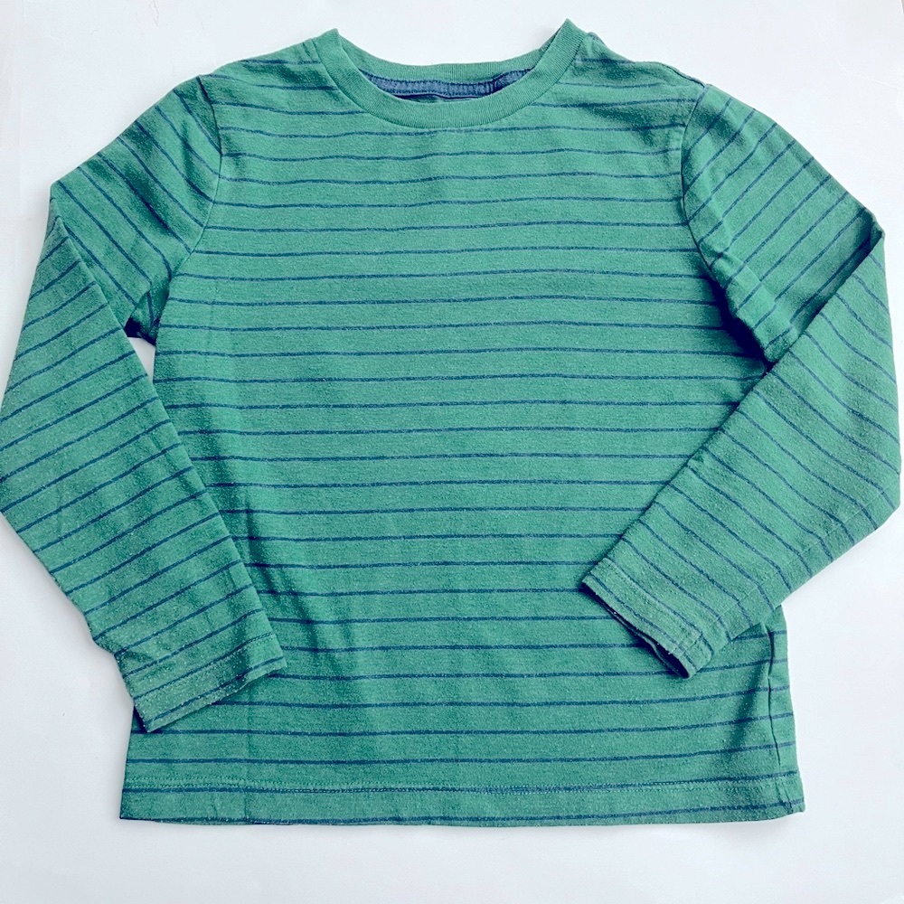 Boys size 6-7 long sleeve shirt
